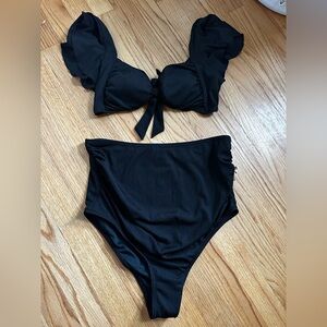 Size medium maternity bikini, excellent condition